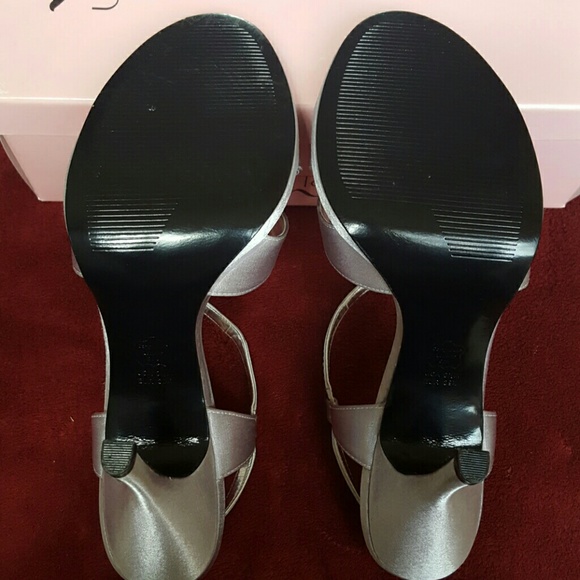 The Touch of Nina - Picture 4 of 5